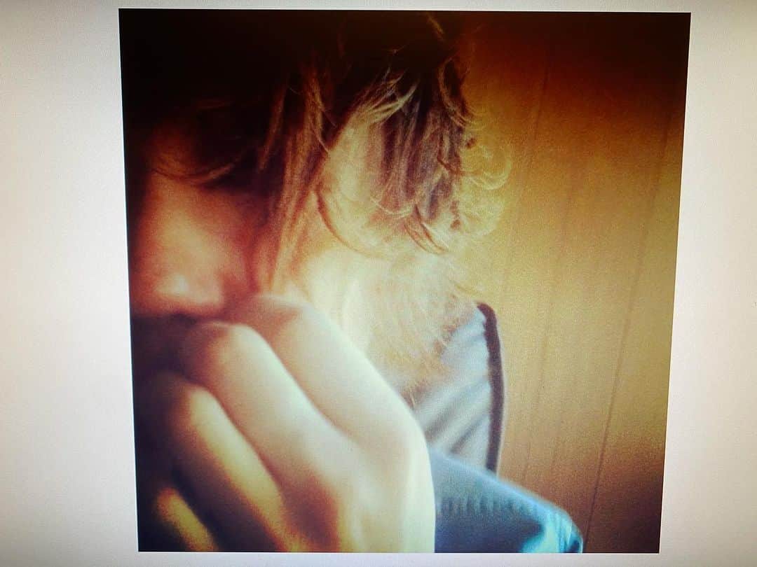 のインスタグラム：「日なたに憧れていた世界線。 （なれなかったなあ）」