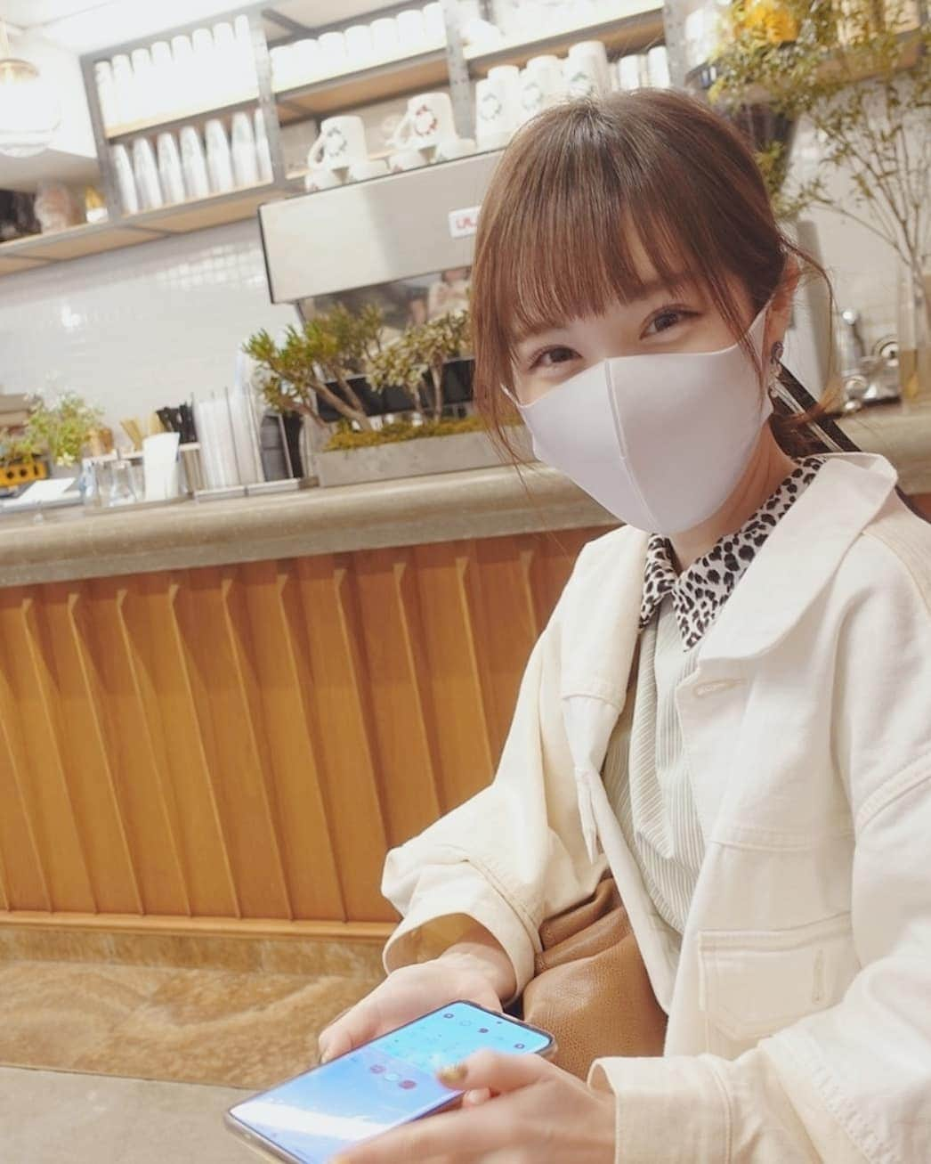 小田桐奈々さんのインスタグラム写真 - (小田桐奈々Instagram)「ななっぷるとデートなうに使っていいよ(？)的な写真を舞花がとってくれました💋 それにしても肩幅がせますぎるナ… * * #ななっぷる」5月12日 23時22分 - odagirinana