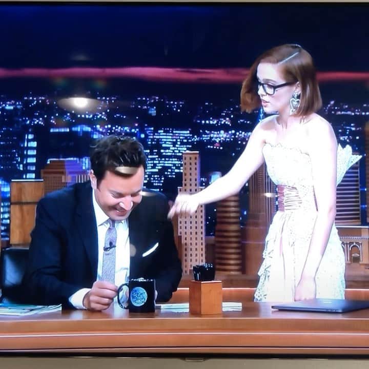 ゾーイ・ドゥイッチのインスタグラム：「see you (or... look at you?) tomorrow, jimmy 👍」