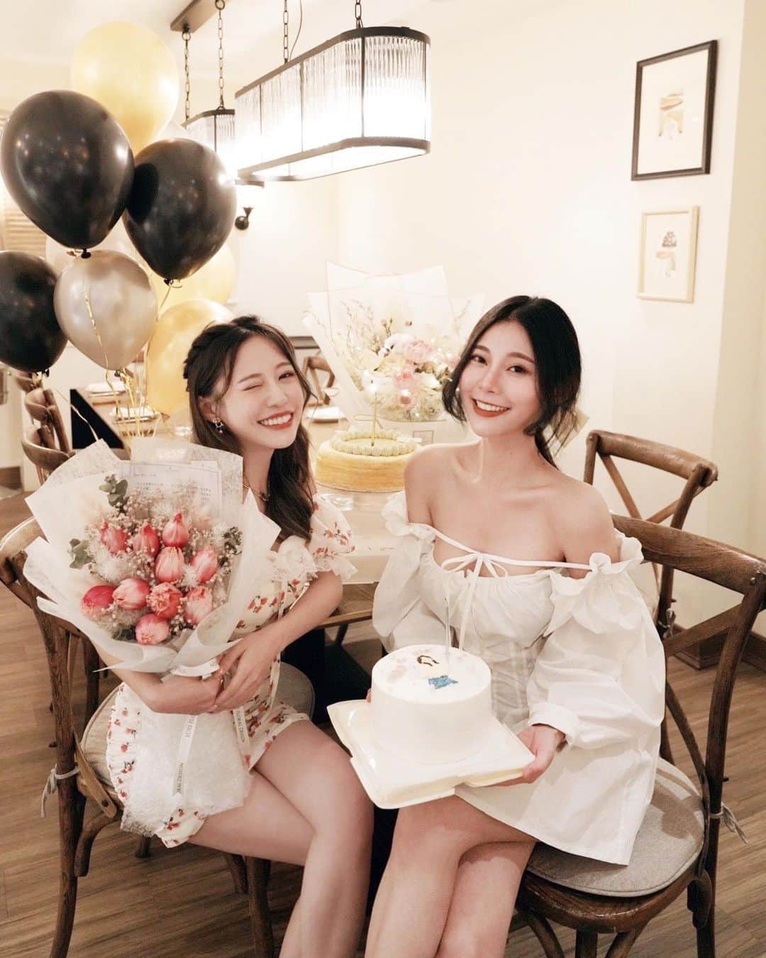張香香さんのインスタグラム写真 - (張香香Instagram)「看妳是壽星才給妳的福利知道ㄇ☺️🤣 @eatzzz7 我滴矮妹生日快樂🎂❤️😚」5月13日 4時00分 - m40925