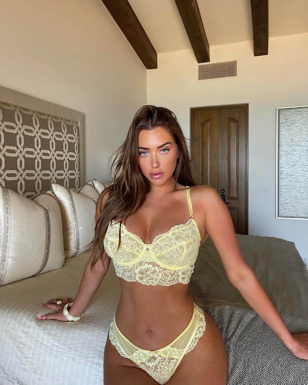 Anastasia Karanikolaouのインスタグラム：「and it was all yellowwww @bouxavenue」