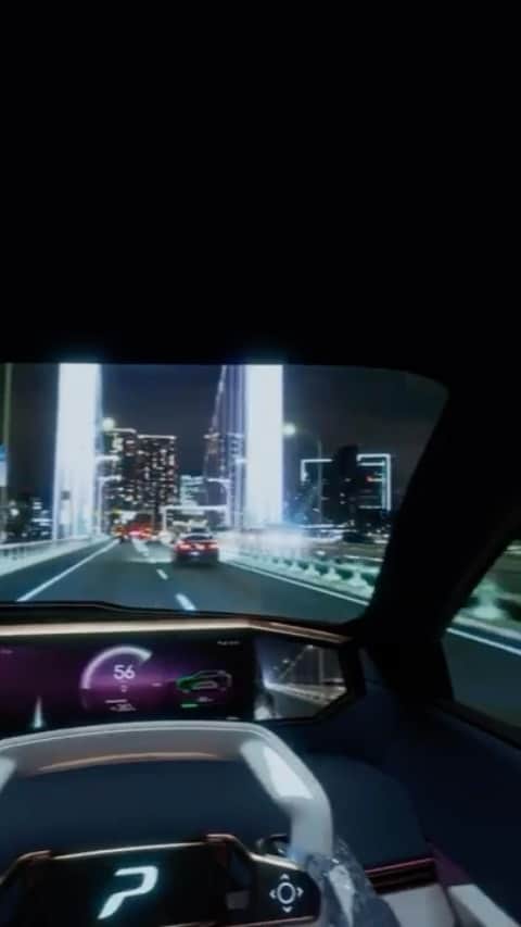 西谷綾子のインスタグラム：「🚙 先日のPVのメイキング映像🌃  素晴らしい技術😳👏💞  @phiaro_group   360度カメラやCG技術を駆使して 最適な映像制作を実現✨  私は、最後らへんに登場します☺️」