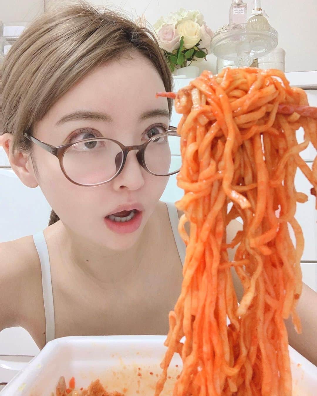 のインスタグラム：「ダウンタイム中でも インスタ映えしたいっっっ☹️💓 . そんな気持ちが表れた写真です。笑 . #ダウンタイム#ダウンタイム中#絶賛ダウンタイム中#ダウンタイム5日目#北極やきそば#北極焼きそば #焼きそば」