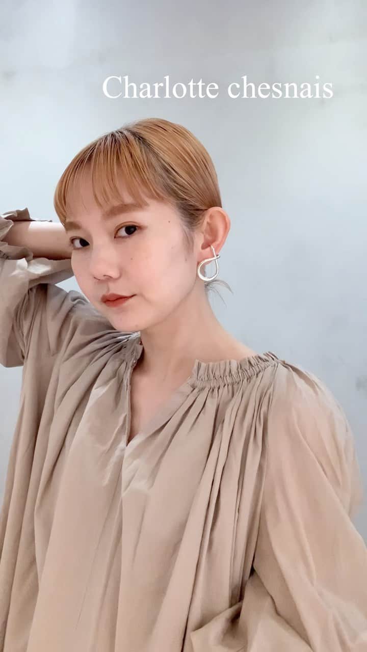 のインスタグラム：「ANN DE ARK【jewelry ITEM】﻿ ﻿ ↓↓今回ご紹介したアクセサリーはこちら↓↓﻿ ﻿ @Charlottechesnais﻿ ﻿ https://www.arknets.co.jp/brand/B1449/?gender=women﻿ ﻿ ﻿ @Hirotaka ﻿ ﻿ https://www.arknets.co.jp/brand/B1312/?gender=women﻿ ﻿ ﻿ @PHILIPPEAUDIBERT ﻿ ﻿ https://www.arknets.co.jp/brand/B1109/?gender=women﻿ ﻿ ﻿ オフィシャルサイトの在庫と店頭在庫は共有しております。﻿ 商品に関しましては、お気軽にコメントや店舗までお問い合わせください。﻿ ⬇︎⬇︎⬇︎﻿ @ann_de_ark  @arknets_official﻿ #fashion #栃木 #宇都宮 #ショップ  #arknets #anndeark #annstyling #anncode ﻿#charlottechesnais #philippeaudibert #hirotakajewelry #mariha #junmikami」