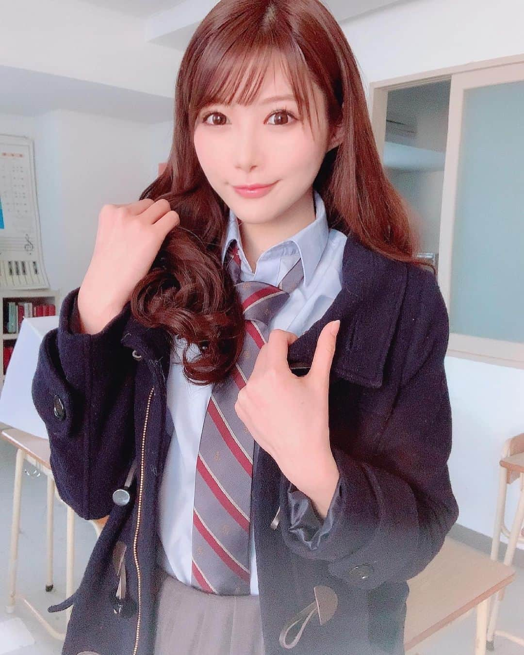 相沢みなみさんのインスタグラム写真 - (相沢みなみInstagram)「\新作出たよ❤︎/  　　 『教師失格放課後にラブホで密会』  結構生々しいよ😏🔞 . here's my new movie :-P . 我的新作品❤︎ . #相沢みなみ  #新作 #恋愛」5月13日 12時10分 - epoint2016