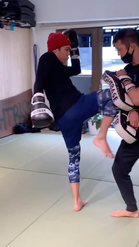 のインスタグラム：「Just started kicking exercise🔥」