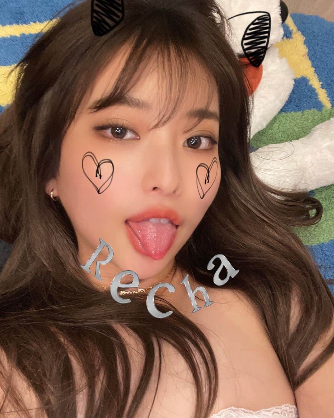 原野愛弓（あいみぃ）のインスタグラム：「今日もYouTube撮影だたよ🐈🐈🐈 いつも部屋の中薄着すぎて 毎度スタッフさんたちにここは日本？ って笑われるよ🤣」
