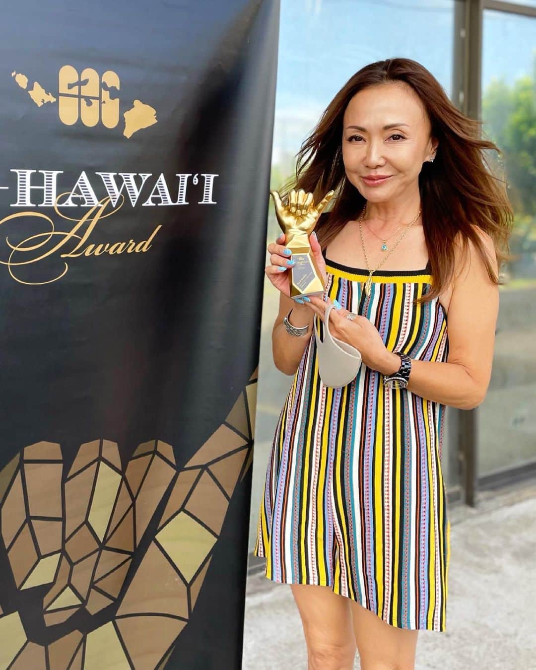 111-Hawaii Awardさんのインスタグラム写真 - (111-Hawaii AwardInstagram)「1 [TROPHY DISTRIBUTION] 111-Hawaii Award 2020  #111hawaiiaward2020 #trophy #shaka #gold #hawaii #award #winner #Congratulations #ハワイ #アワード #トロフィー #金シャカ #シャカ #ハワイ好き #ハワイ情報 #ハワイフード #おめでとうございます」5月13日 14時45分 - 111hawaiiaward