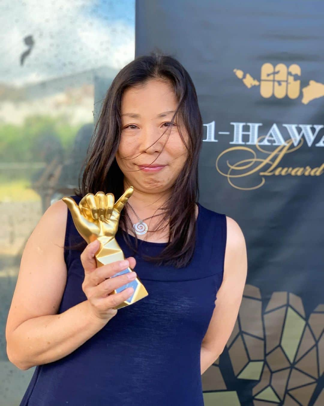 111-Hawaii Awardさんのインスタグラム写真 - (111-Hawaii AwardInstagram)「1 [TROPHY DISTRIBUTION] 111-Hawaii Award 2020  #111hawaiiaward2020 #trophy #shaka #gold #hawaii #award #winner #Congratulations #ハワイ #アワード #トロフィー #金シャカ #シャカ #ハワイ好き #ハワイ情報 #ハワイフード #おめでとうございます」5月13日 14時45分 - 111hawaiiaward