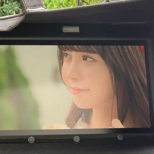 南まりあのインスタグラム：「以前撮影させていただいておりました、カラオケDAM グラカラ まもなく公開はじまります。 Official髭男dismさんの曲、“宿命” のバックで流れます😊  動画は撮影風景です。かなりナチュラルメイクで挑みました😊  HPからご覧ください😊↓ https://www.clubdam.com/app/dam/dam/special_detail.html?feature_id=591」