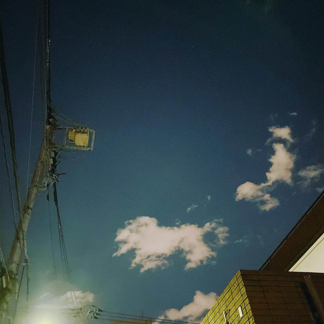 坂下千里子さんのインスタグラム写真 - (坂下千里子Instagram)「こないだ見上げた空にライオンがいた🦁 . #雲 #ライオン」5月13日 15時23分 - chiriko_sakashita_official