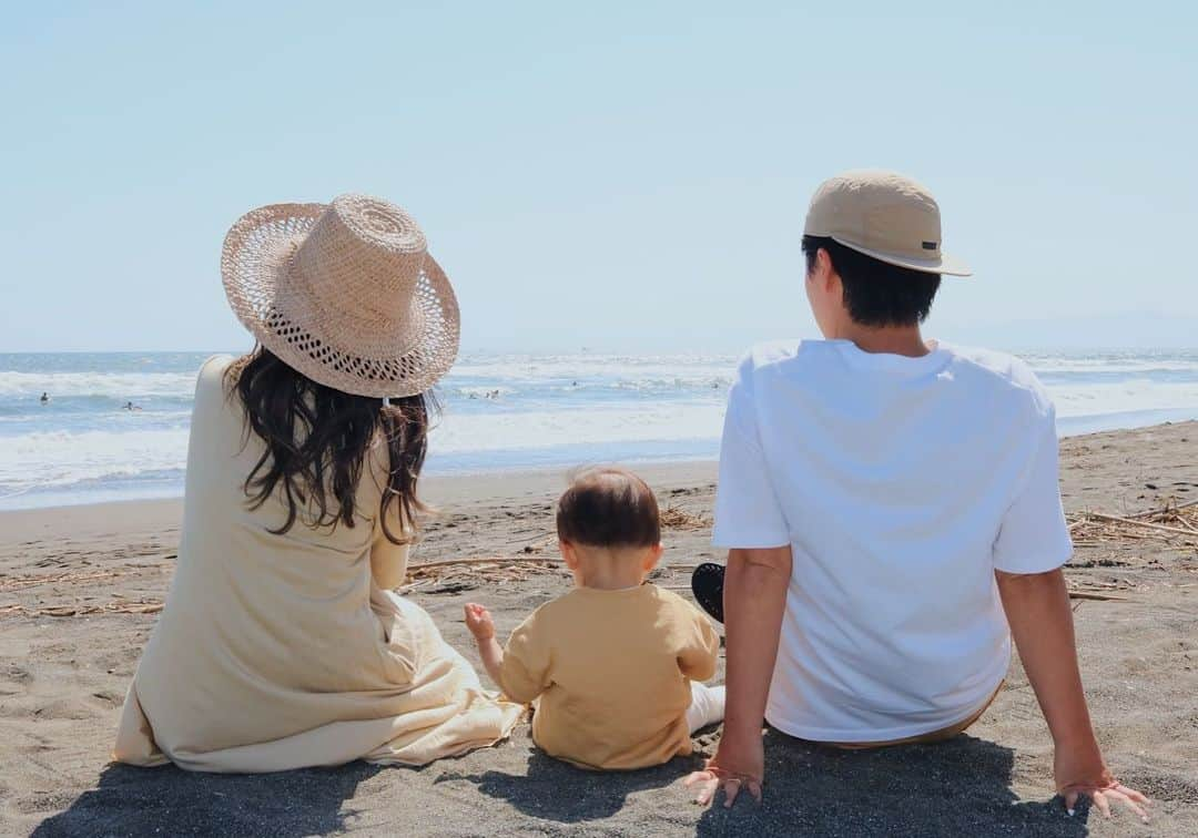 佐野真依子さんのインスタグラム写真 - (佐野真依子Instagram)「お気に入りの FamilyPhoto👪📷 真ん中の人の 髪型かわいい🐢💭笑 スタジオミキジ📷　@mikiji  素敵なお写真ありがとう🤍」5月13日 15時33分 - sanomaisanomai