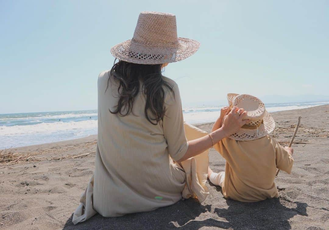 佐野真依子さんのインスタグラム写真 - (佐野真依子Instagram)「お気に入りの FamilyPhoto👪📷 真ん中の人の 髪型かわいい🐢💭笑 スタジオミキジ📷　@mikiji  素敵なお写真ありがとう🤍」5月13日 15時33分 - sanomaisanomai