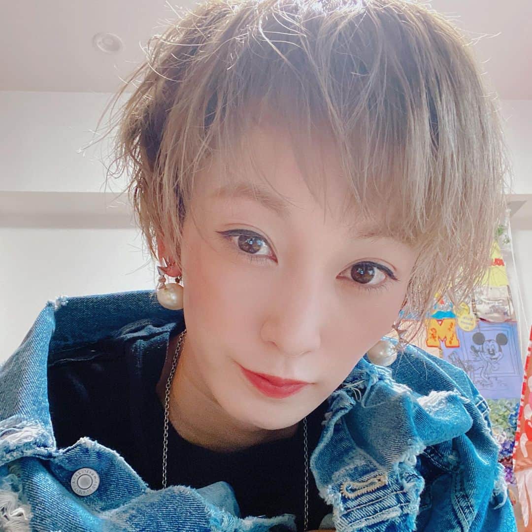 のインスタグラム：「ZARABEAUTYの新作コスメが活躍してくれる日々ったら。  @zara  #😁😁😁」