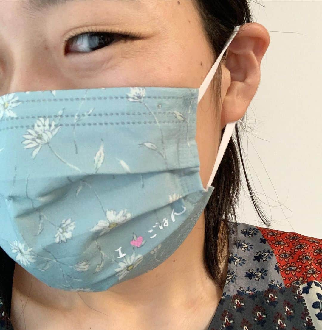 横澤夏子さんのインスタグラム写真 - (横澤夏子Instagram)「#仕事の合間に銀行に行ったりしてたんだけど #ブランチロケのマスクでそのまま行っちゃったのよー！ #アイラブごはんって刻まれてるのよー！ #めちゃくちゃご飯好きアピールしてんじゃないのよー！ #うふ！」5月13日 16時15分 - yokosawa_natsuko