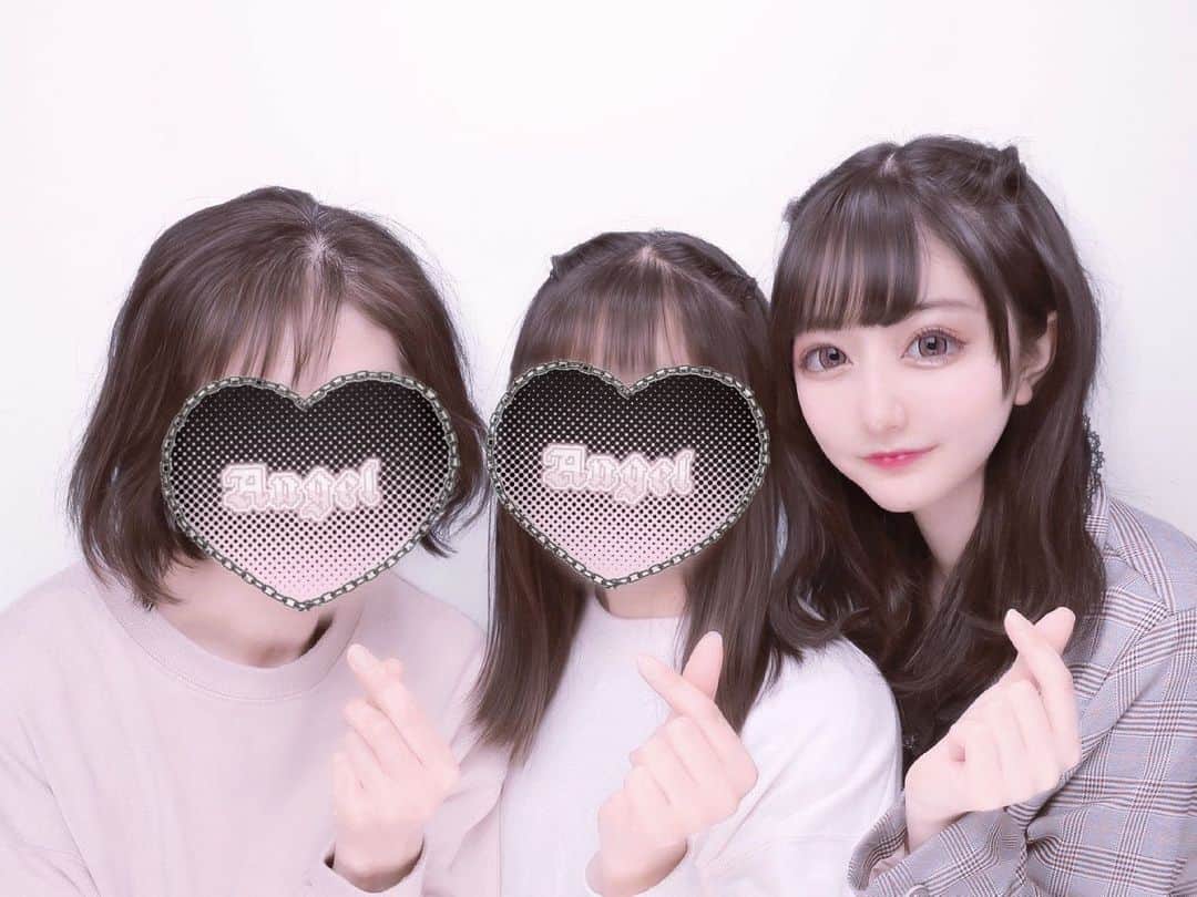 加藤咲希のインスタグラム：「左からまま、妹、私です。 . 私にしては珍しくメルルで盛れた気がします。 . . #加藤咲希 #かとぅ #かとっこ🐱🌸 #ぷりくら #ぷりんと倶楽部 #プリクラ #プリント倶楽部 #地雷女 #地雷メイク #地雷系女子 #地雷 #韓国ファッション #韓国ヘア #母 #妹 #melulu」