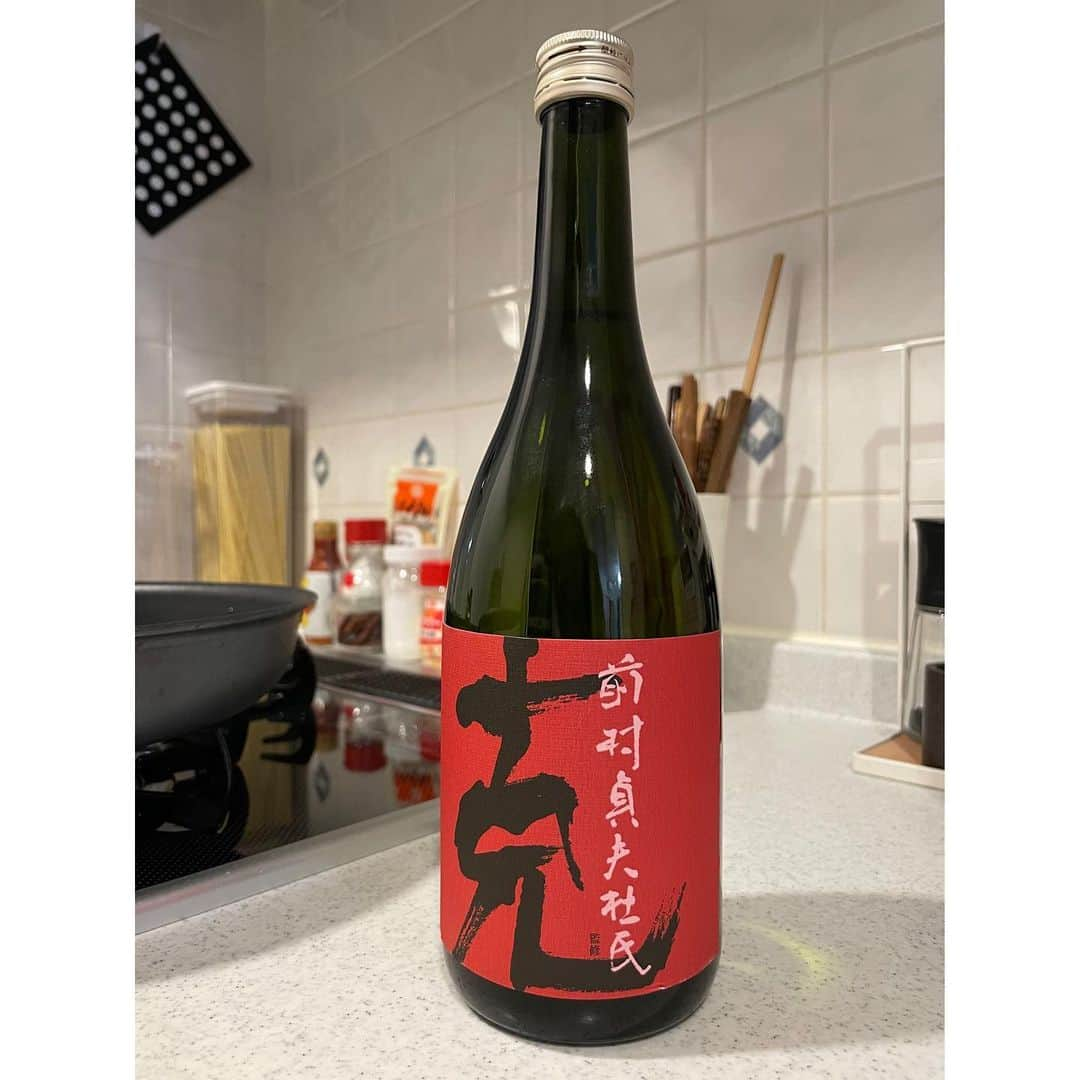 春輝のインスタグラム：「最近見つけてハマったお方🇯🇵  #克#芋焼酎」