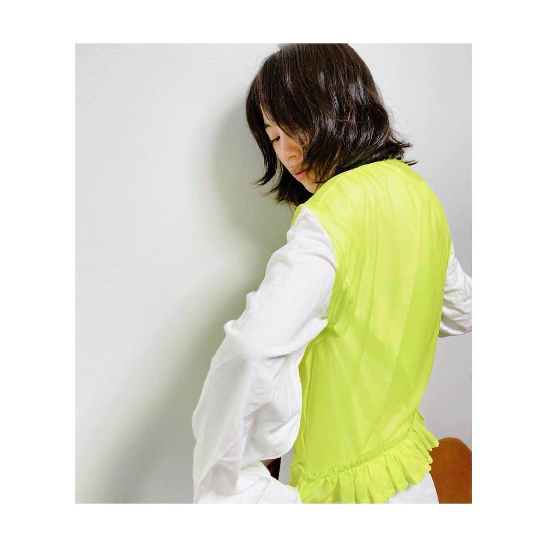 のん（能年玲奈）さんのインスタグラム写真 - (のん（能年玲奈）Instagram)「上に重ねている、蛍光グリーンの服を作った。夏っぽい！🌞」5月13日 18時29分 - non_kamo_ne