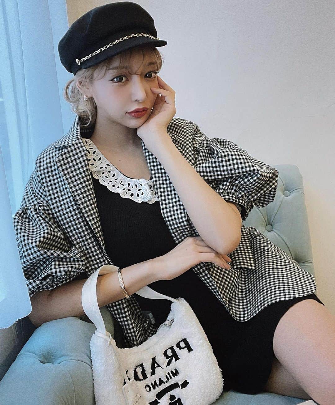 明日花キララのインスタグラム：「おつかれさまです。 今日寒かた🌂風邪ひかないようにね」