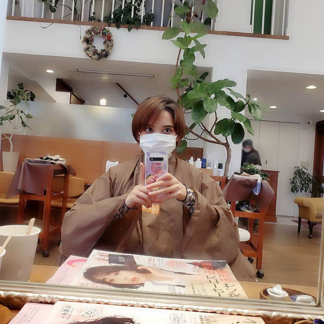 安田サラさんのインスタグラム写真 - (安田サラInstagram)「✂✂✂」5月13日 18時50分 - yasuda_sara