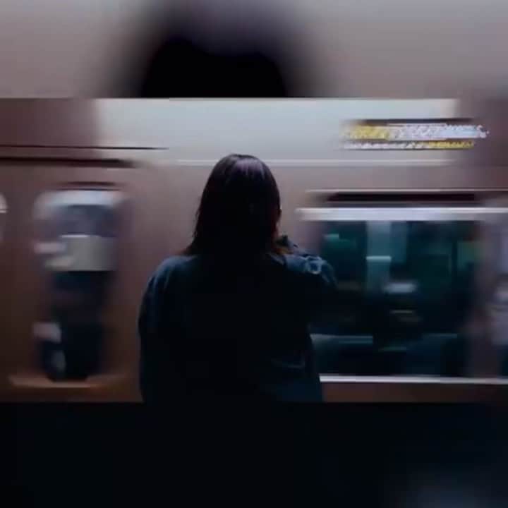 のインスタグラム：「. 5/12 リリースkencoveさんの新曲guiltのMVに出演させていただいています。ぜひyoutubeよりご覧ください。  とっても楽しい素敵な方ばかりの現場だった☺️  テレビ朝日系全国放送「musicるTV」5月度エンディングテーマ「Guilt」  Director @shin_ishihara   Cast  @kosei_kudo  @hirooka_hijiri  @___h_a_z_u_k_i___   ▽フルverはこちら  https://www.youtube.com/watch?v=DyJJPrJVJ7c  ▽各種サブスク公開  https://linkco.re/zGf0hvYA?lang=en  Cinematographer Satoshi Imamura  Light Takumi Toratani  Stylist Junshi Sato  Hair&Makeup Mayumi Shiraishi  Making Ayane Matsui  Assistant Staff Mimori Takagi   MV Sound Editor Kei Kawaguchi  Photo @naoto_iwabuchi_   #kencove#guilt#MV」