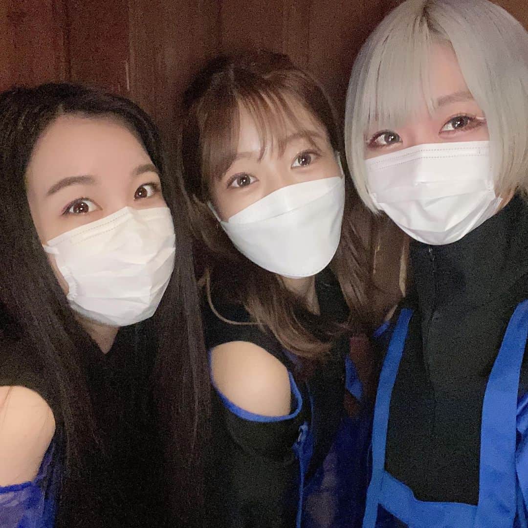 【公式】プラスワンのインスタグラム：「。 。。 なんだか珍しい3ショット 。。 。。。  #コーデ #毎日コーデ #fashion #instagood #like4likes #followｍe #instafashion #ootd #ootdfashion #데일리룩 #옷스타그램 #오오티디 #코디 #좋아요환영 #패션 #패션스타그램 #옷 #アイドル」
