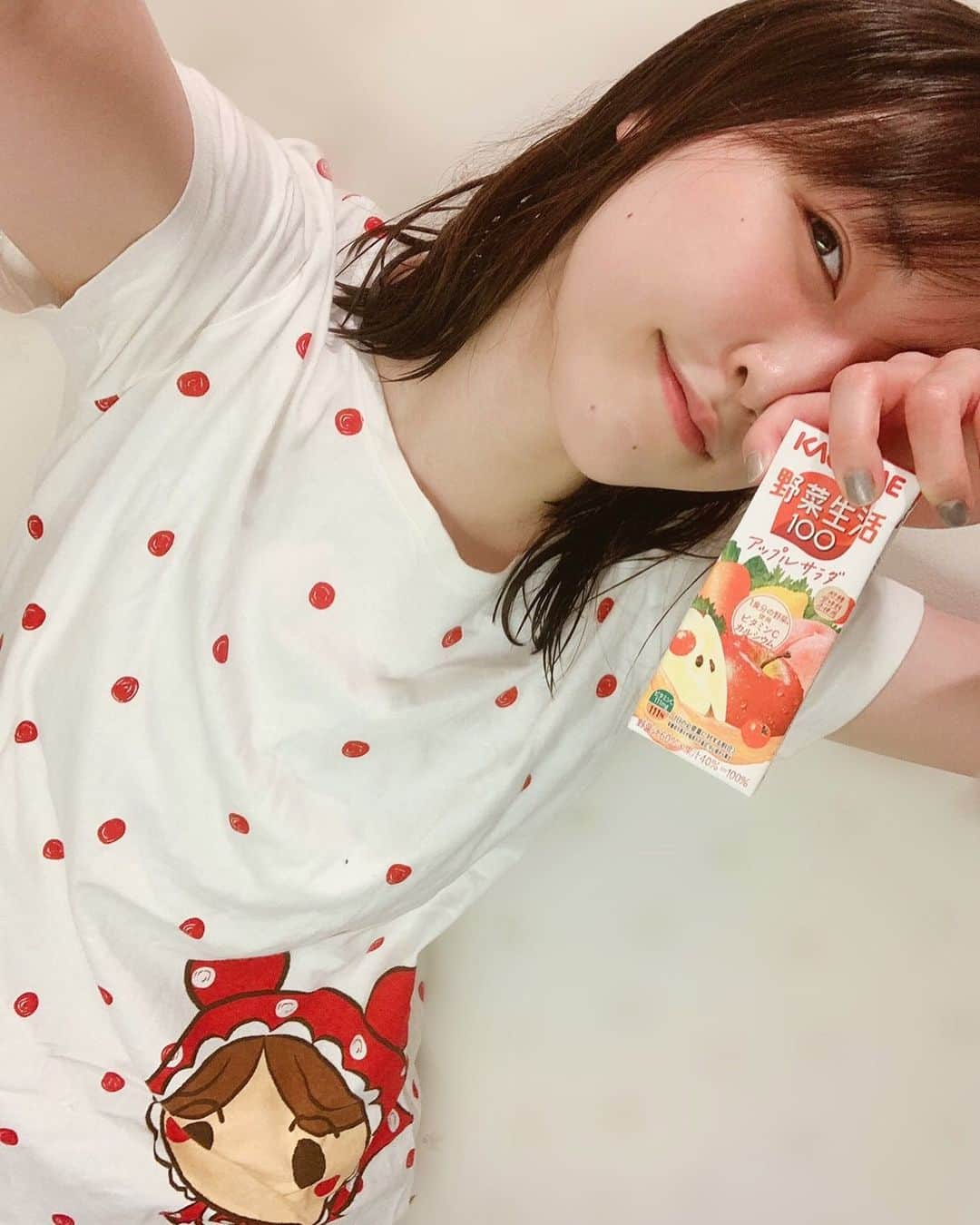 譜久村聖さんのインスタグラム写真 - (譜久村聖Instagram)「お風呂上がりに野菜生活🥕🥒🍅🥬🍍🍎🥭  #KAGOME #野菜生活100  #あのときのフチ子さん #大事に持ってる #GOME  皆の好きな野菜教えてーーーー😆😆😆 聖はトマト🍅」6月11日 22時28分 - mizuki_fukumura.official