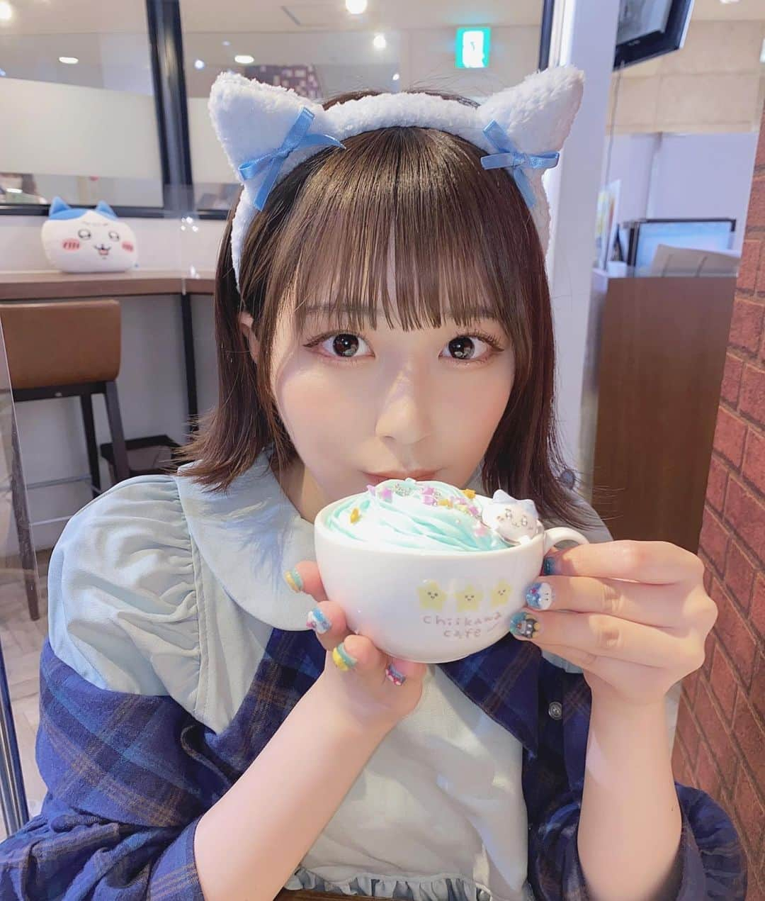 山本優菜さんのインスタグラム写真 - (山本優菜Instagram)「ちいかわカフェ🐱  何回行っても心が浄化されます…  お砂糖ハチワレちゃんあたって嬉しかったな🥺（よく見るとコップにちょこんているよ）  先日ハイフ専門店LIME下北沢店さんで肩ハイフしたの！肩のハイフ初めてだったんだけど、1回で肩が凄い楽になってびっくりした😮  #ちいかわカフェ #ちいかわ #ちいかわマーケット #ハイフ #ハイフエステ #エステサロン #肩ハイフ」6月11日 22時33分 - yamamoto__yuna