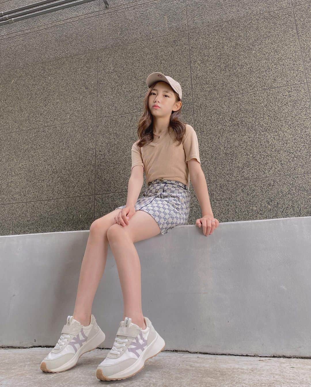 ウンチェさんのインスタグラム写真 - (ウンチェInstagram)「#협찬   스타일의 차이는 발 끝 차이👟  @MLBKIDS_KR #슈퍼팬키즈 #MLB키즈운동화  #MLB키즈청키조거 #키즈운동화 #SUPERFANKIDS  #아동운동화 #키즈데일리룩 #키즈스타일 #키즈OOTD  #키즈모델 #주니어모델 #아역배우 #이은채 #LeeEunchae」6月11日 15時59分 - __leehye