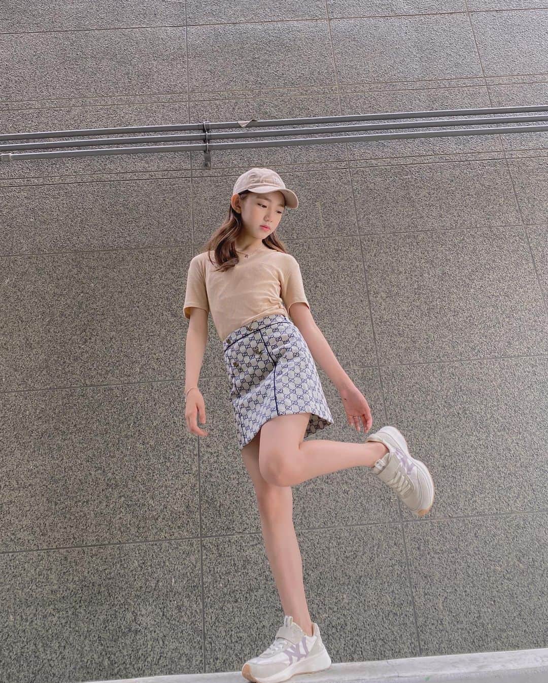 ウンチェさんのインスタグラム写真 - (ウンチェInstagram)「#협찬   스타일의 차이는 발 끝 차이👟  @MLBKIDS_KR #슈퍼팬키즈 #MLB키즈운동화  #MLB키즈청키조거 #키즈운동화 #SUPERFANKIDS  #아동운동화 #키즈데일리룩 #키즈스타일 #키즈OOTD  #키즈모델 #주니어모델 #아역배우 #이은채 #LeeEunchae」6月11日 15時59分 - __leehye