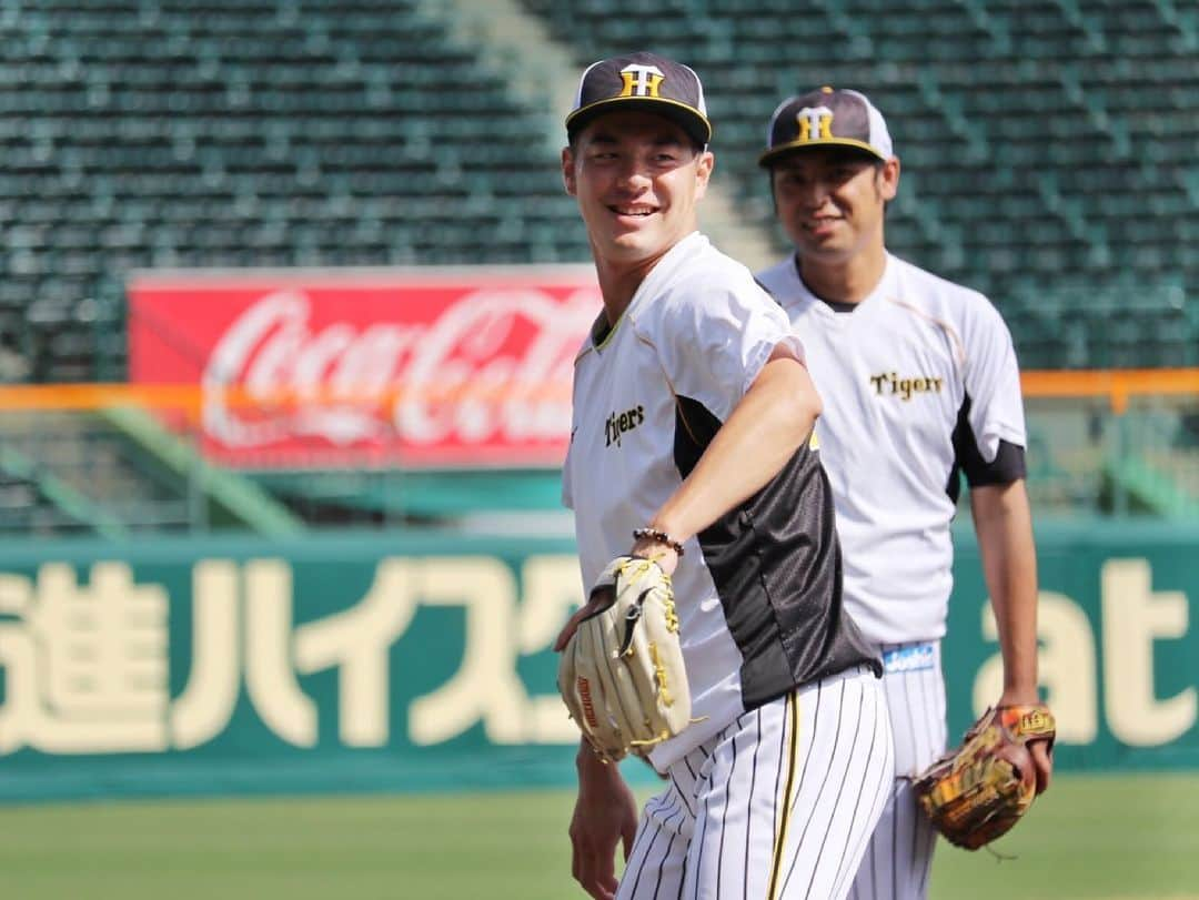 阪神タイガースさんのインスタグラム写真 - (阪神タイガースInstagram)「甲子園では今日からウェスタン・リーグ公式戦！ ソフトバンクとの3連戦です‼︎  試合前練習の様子をお届けします！  #榮枝裕貴 選手#鈴木翔太 選手#浜地真澄 選手#尾仲祐哉 選手#荒木郁也 選手 #ウエスタンリーグ公式戦  #阪神タイガース #挑超頂」6月11日 16時16分 - hanshintigers_official