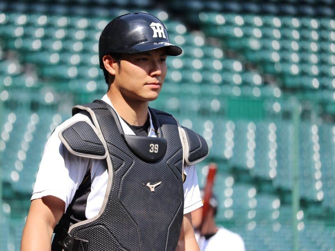 阪神タイガースさんのインスタグラム写真 - (阪神タイガースInstagram)「甲子園では今日からウェスタン・リーグ公式戦！ ソフトバンクとの3連戦です‼︎  試合前練習の様子をお届けします！  #榮枝裕貴 選手#鈴木翔太 選手#浜地真澄 選手#尾仲祐哉 選手#荒木郁也 選手 #ウエスタンリーグ公式戦  #阪神タイガース #挑超頂」6月11日 16時16分 - hanshintigers_official