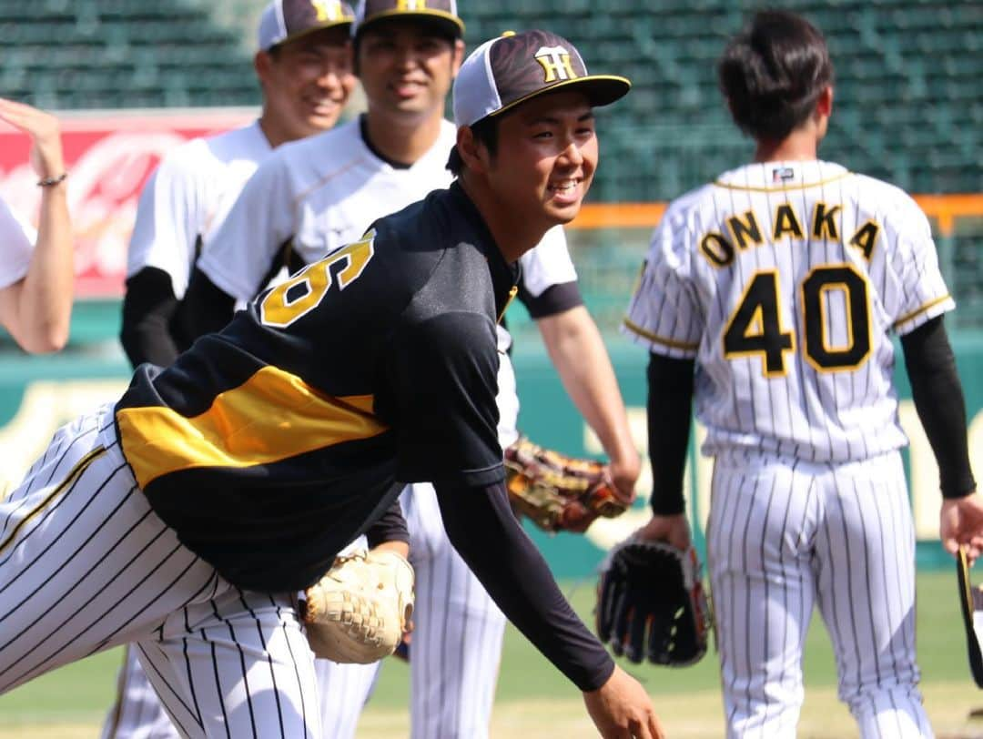 阪神タイガースさんのインスタグラム写真 - (阪神タイガースInstagram)「甲子園では今日からウェスタン・リーグ公式戦！ ソフトバンクとの3連戦です‼︎  試合前練習の様子をお届けします！  #榮枝裕貴 選手#鈴木翔太 選手#浜地真澄 選手#尾仲祐哉 選手#荒木郁也 選手 #ウエスタンリーグ公式戦  #阪神タイガース #挑超頂」6月11日 16時16分 - hanshintigers_official