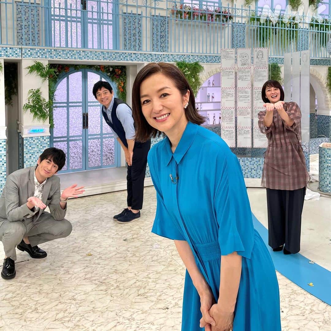 のインスタグラム：「鈴木です。 今日のプレミアムトークゲストは鈴木京香さん。  所作や雰囲気も美しく、オーラに圧倒されました。 「京香さん」と呼ぶ華大さんの顔もニッコニコでしたね。  「おかえりモネ」や東北の作品について語る その一言一言に、深い思いがこもっていると感じました。  そして京香さんに教えてもらった 「ひじゃかぶ」 「靴の先が尖って"いずく"ない？」 などの"宮城ことば"、響きにキュンとしました。  同じ"鈴木"として、 京香さんのような素敵な女性になれるように精進せねば… と思った素敵な時間でした。  #鈴木京香 さん #プレミアムトーク #東北 #東北ことば #宮城ことば  #ひじゃかぶ #おしょしい #いずい #おかえりモネ #母 #永浦亜哉子　@nhk_okaerimone  #鈴木が渋滞するので #鈴木アナウンサー と #京香さん と呼ばせてください😊 #博多華丸大吉  #鈴木奈穂子 アナ  #nhk #あさイチ #8時15分から」