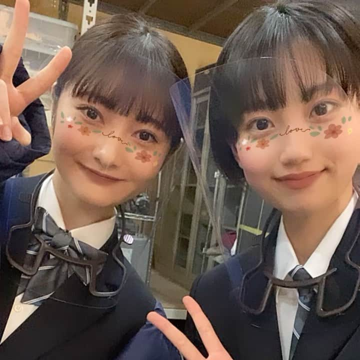 能登谷このんのインスタグラム：「・ トンボ学生服さんのカタログ撮影の時🐱💖💖 とても楽しい撮影でした〜〜！ みのりんと✌🏼 私めっちゃ若い(;_;)(;_;)(;_;)笑 #トンボ学生服 #学生服 #ジェンダーレス #varsitymate」