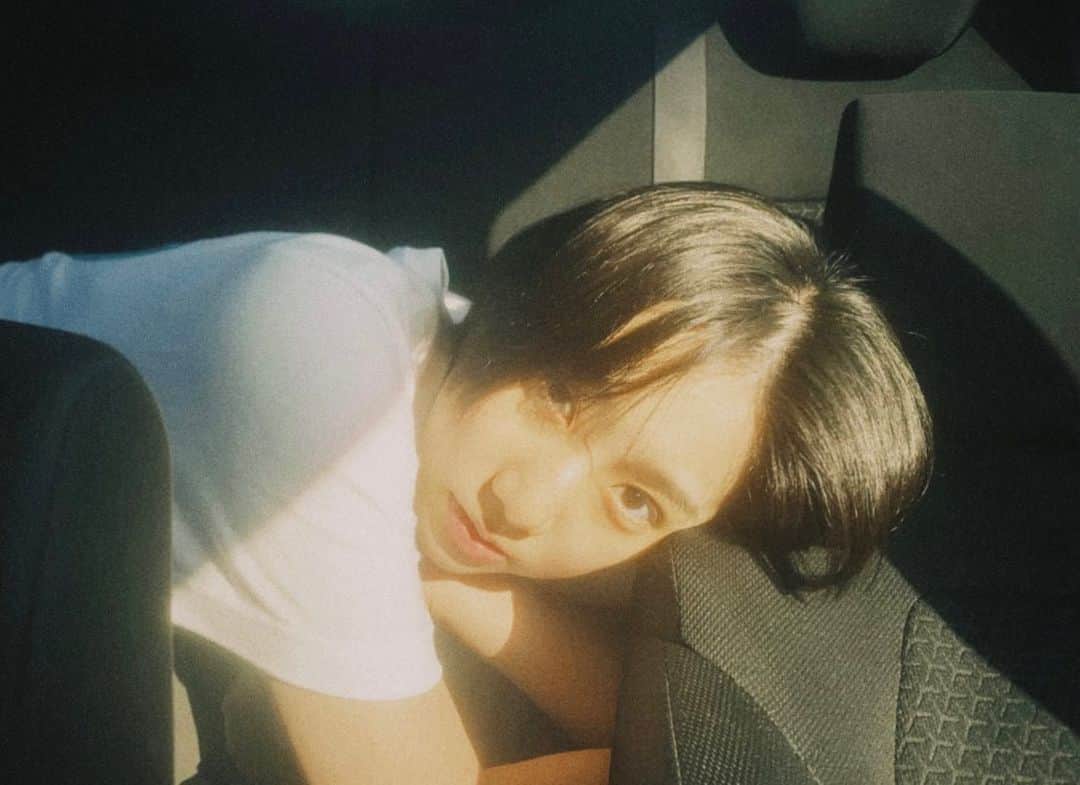 中島侑香のインスタグラム：「オフすぎるショット  photography @sara_photo_912」