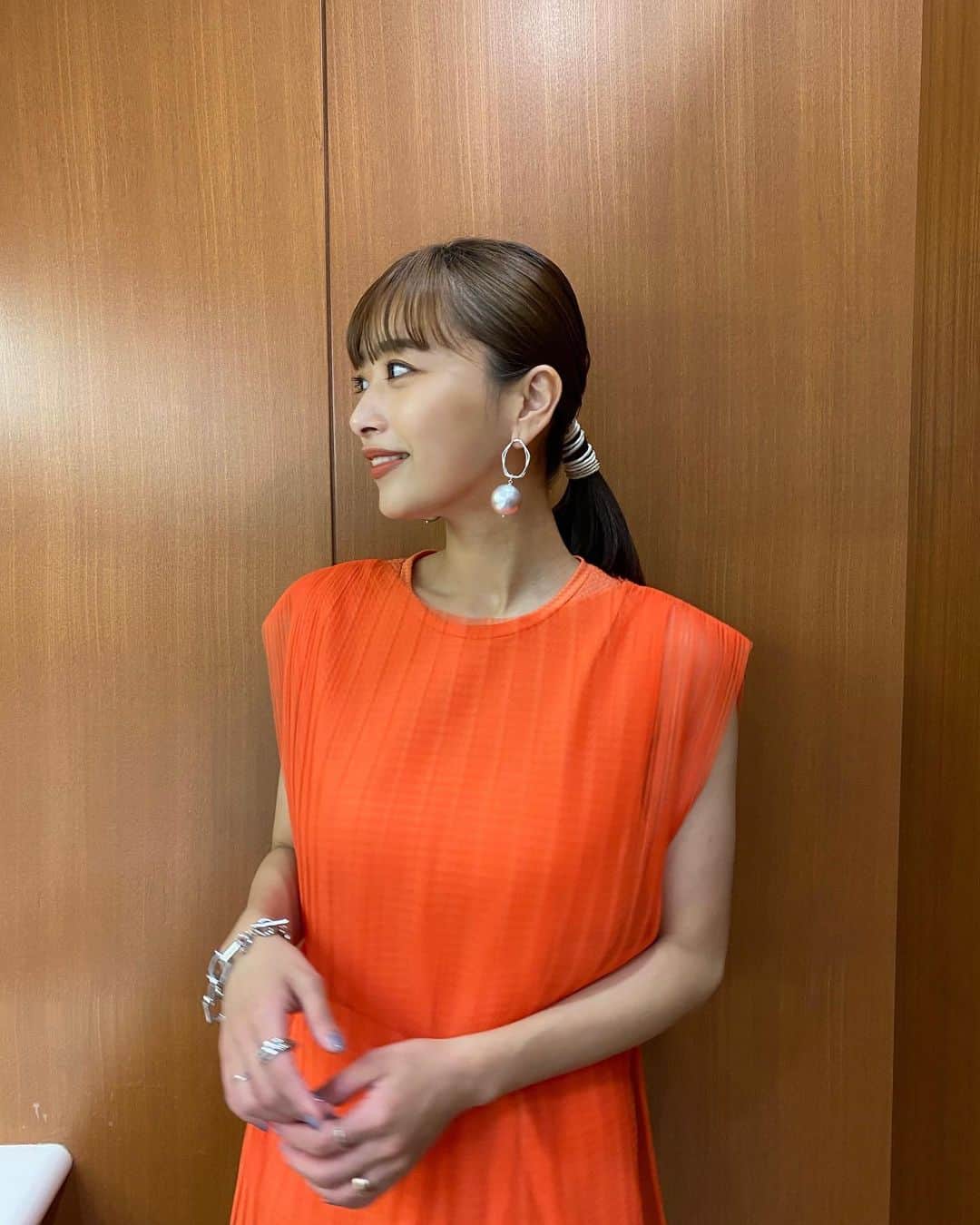 近藤千尋のインスタグラム：「今日の @tbs_loveit  衣装やで〜🧏🏻‍♀️🌼 ジャンポケ3人揃って ワイワイ面白かった😍😍 あー炊き込みご飯 美味しかったなー✨✨✨ そして熱海DIYロケも早く行きたいな🪜⚒🪚🌊 次は無言にならないように気をつけながら ロケしなきゃ。笑🙆‍♀️  ワンピース @maisonspecial_women  シューズ @charleskeith_jp  アクセサリー @limitednumber @lohmejewelry」