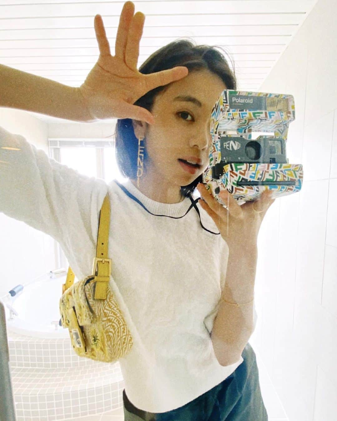 佐藤晴美さんのインスタグラム写真 - (佐藤晴美Instagram)「『FENDI VERTIGO』  @fendi × @sarahcoleman   #FendiSummerVertigo #FendiandPolaroid」6月11日 20時36分 - sato_harumi__official