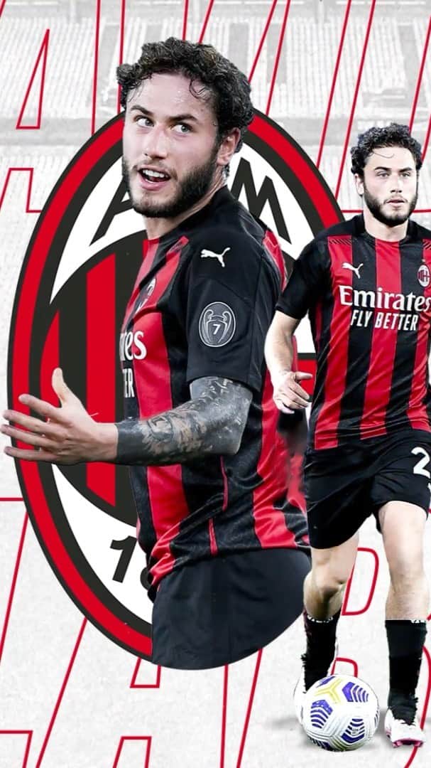 ダヴィデ・カラブリアのインスタグラム：「What a great season. Can’t wait for the next one! 🔴⚫️」