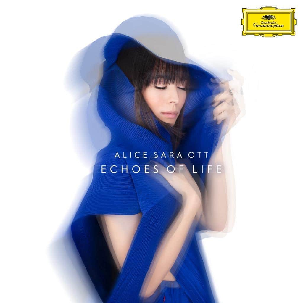 のインスタグラム：「Absolutely thrilled to share with you the cover of my new @dgclassics album:   #EchoesOfLife   It is now ready for pre-order and you can already listen to Chopin’s “Raindrop” Prélude on all streaming platforms.   I will share more with you over the next weeks heading up to the official release on August 6th.   Cover photo: @pascal_albandopulos  Cover design: me 🤗 Dress by: @soniatrinkl」
