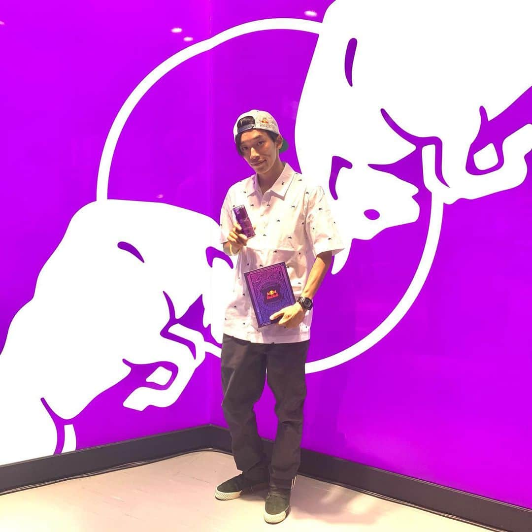 徳田耕太郎さんのインスタグラム写真 - (徳田耕太郎Instagram)「Red Bull Purple Edition🟣 明日発売です！ 渋谷109向かいの会場では明日からサンプリングもされるみたいなので、渋谷にいる方は是非！ Mystic Masicな味がしました🟣 #紫のレッドブル #魔法の翼」6月7日 18時04分 - tokura_freestyle