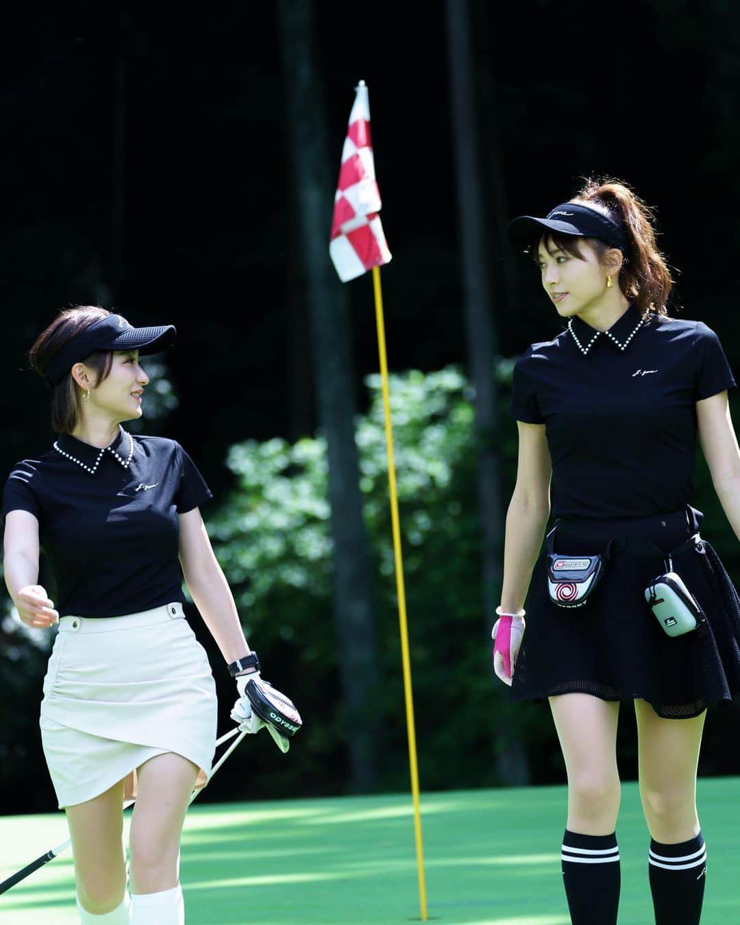 J.JANE JAPANさんのインスタグラム写真 - (J.JANE JAPANInstagram)「. . Tops Pearl collar T-shirt（Black ） ¥25,000 . Bottoms  Waffle skirt（Black） ¥30,360  Solid snap shirring skirt（Beige） ¥25,000 . 今季人気の女性が大好きなパールがついている アクセントのきいたポロシャツ。  伸縮性の高い生地でシンプルなデザインなので柄物やシンプルなデザインのボトムス共に 相性が良く着回ししやすくなっております。 . #golf#골프 #ゴルフ#golfwear #j_jane #j_jane_golf #スポーツ#golfswing #ドライバー#アイアン#golf#fashion#韓国ファッション#ゴルフ好き#golfing#golfer #ゴルフウエア #ゴルフスイング#ゴルフ女子#ゴルフ男子#トレーニング#ゴルフ部#ゴルフ部」6月7日 18時07分 - j.jane_japan