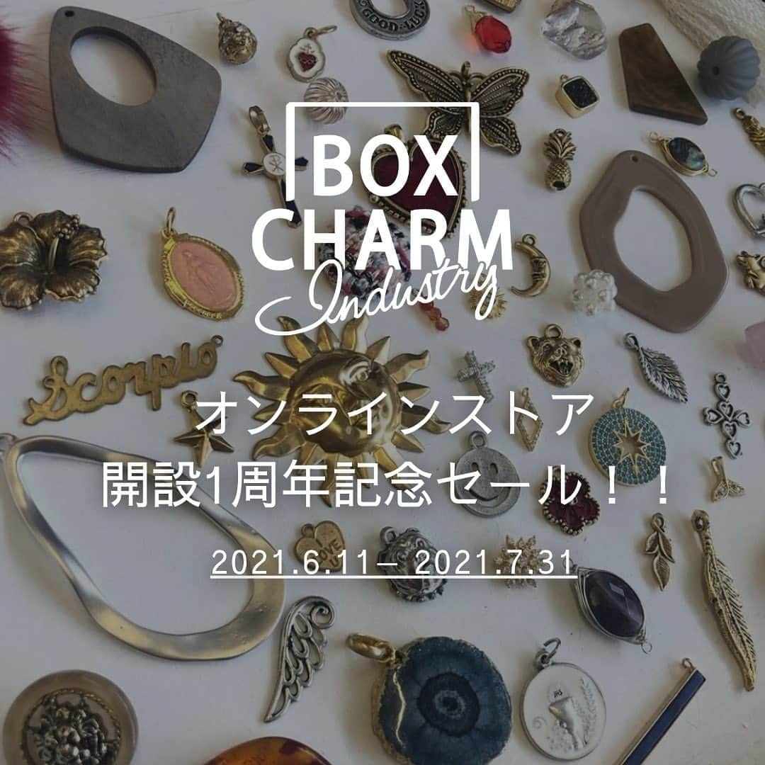 BOX CHARM Industryさんのインスタグラム写真 - (BOX CHARM IndustryInstagram)「オンラインストア開設1周年記念🎉 BOX CHARM Industryオンラインストア50%OFFセール開催いたします！！  早いもので、BOXオンラインストアが開設してから1年が経ちました...。  去年はコロナウイルスから始まり、生活の様々なことが変化しましたね、、、  そうした中でもBOX CHARMの商品や、お店の再オープンを楽しみにしてくださっていた皆様に心から感謝申し上げます。  原宿店は残念ながら閉店してしまいましたが皆様からの温かいお言葉、原宿店での楽しい時間など沢山の思い出があります🥲  また皆様にお会いできる日を楽しみにオンラインストアもどんどん盛り上げていきますので、今後ともどうぞBOX CHARM Industryをよろしくお願いいたします！！  BOX CHARM Industry スタッフ一同  #boxcharmindustry #boxcharm #handmade #accessory #handmadeaccessory  #ボックスチャームインダストリー #ボックスチャーム #ハンドメイド #アクセサリー #ハンドメイドアクセサリー #オーダーアクセサリー #セール #半額 #お得情報 #お得 #1周年記念 #お祝い #祝 #ありがとうございました #これからもよろしくお願いします」6月7日 18時29分 - bcindustry_