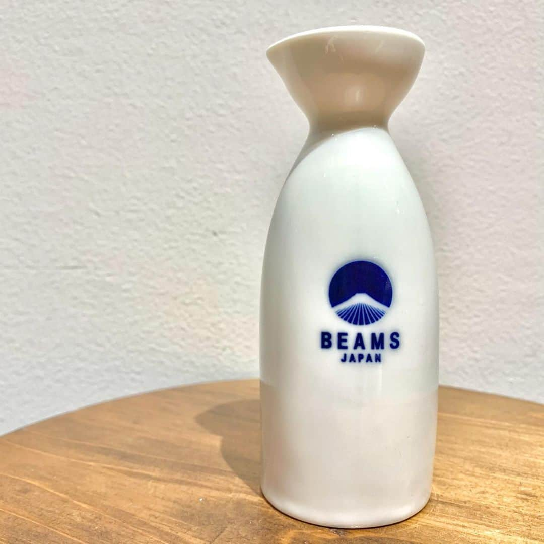 BEAMS JAPANさんのインスタグラム写真 - (BEAMS JAPANInstagram)「＜BEAMS JAPAN＞ ビームス ジャパン ロゴ お猪口 ビームス ジャパン ロゴ 徳利 一合 ビームス ジャパン ロゴ 徳利 二合  ーーーーーーーーーーーーーーーーーーーーーーーー  しっかりとした、日本製陶器のお猪口と徳利！  岐阜県の多治見で生産され、 銅版転写プリントにより ｢BEAMS JAPAN｣ロゴが施された "Made in Japan"の徳利(とっくり)です。  海外生産の陶器とは異なる、 日本製陶器の良さを是非お試しください。  ーーーーーーーーーーーーーーーーーーーーーーーー  お猪口 ¥550-（inc-tax） Item No. 5671-0068  徳利 一合 ¥990-（inc-tax） Item No. 56-71-0066  徳利 二合 ¥1,540-（inc-tax） Item No. 56-71-0067  ーーーーーーーーーーーーーーーーーーーーーーーー  ▼お問い合わせ電話番号 BEAMS JAPAN 1F ☎︎ 03-5368-7314  ーーーーーーーーーーーーーーーーーーーーーーーー  #beams  #beamsjapan  #beamsjapan1st  #ビームスジャパン #新宿 #新宿三丁目 #madeinjapan #日本製 #日本の銘品 #お猪口 #徳利」6月7日 18時20分 - beams_japan