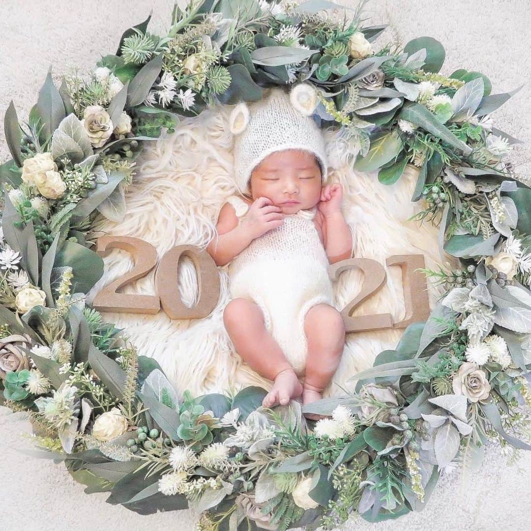 布川桃花さんのインスタグラム写真 布川桃花instagram セルフニューボーンフォト Birth Wreathさんでレンタルしました Flower Newborn リースのレンタルだけじゃなくて撮影に必要な衣装や背景 小物やレフ板なども全てお家に送ってもらえるので 退院してすぐ