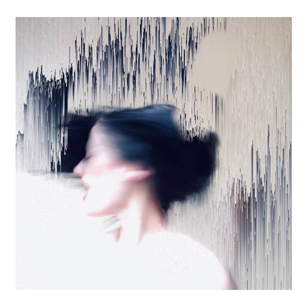 エヴァ・グリーンのインスタグラム：「“The music is not in the notes , but in the silence in between” — Wolfgang Amadeus Mozart 🎼🖤」