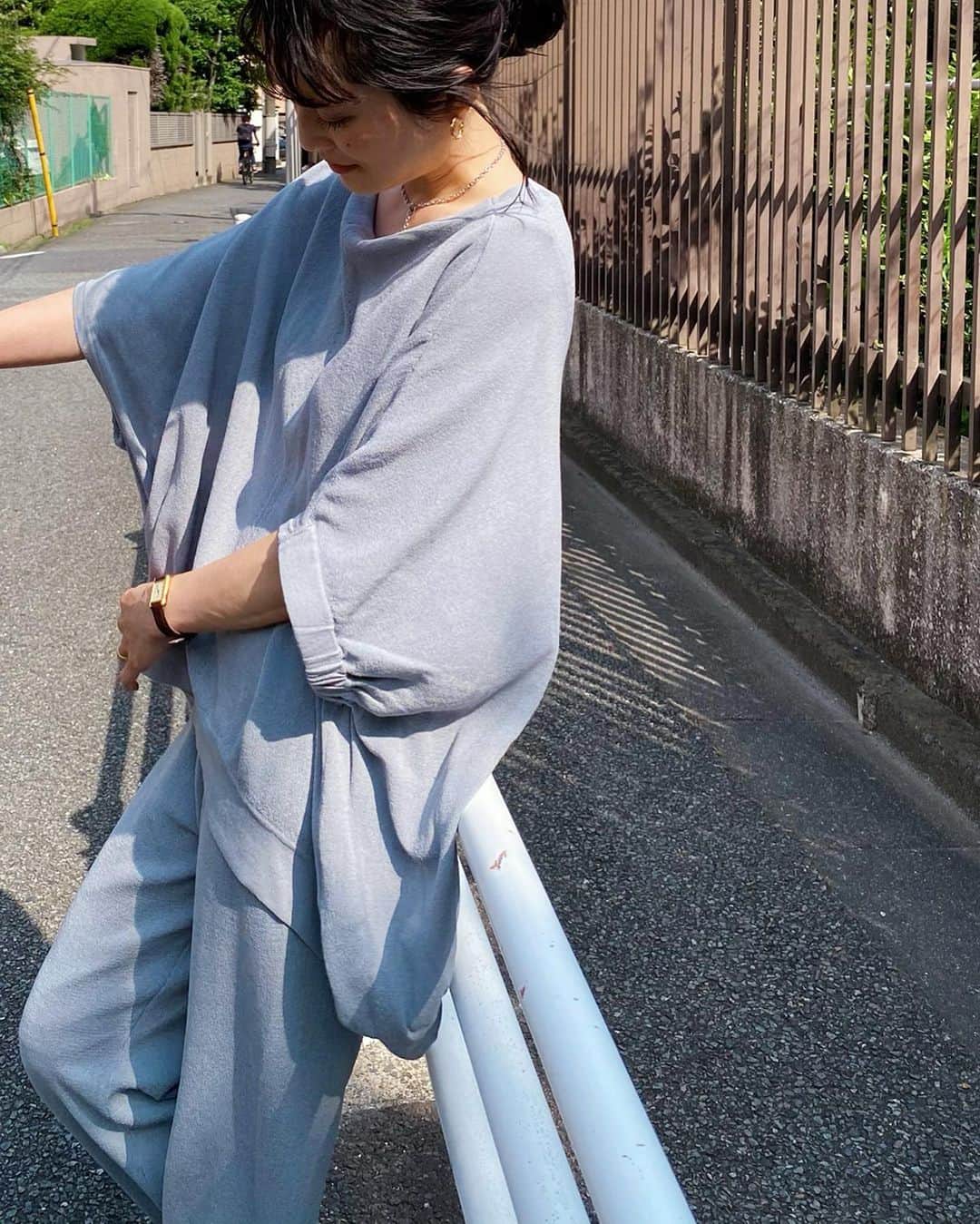 北澤 宏美さんのインスタグラム写真 - (北澤 宏美Instagram)「🐭🐰🐨🐘🦭🦛🗿 いつもは黒白選びがちだけど、珍しくグレーな気分 （気分が曇っているわけではございません🌞） 着心地よくて楽ちんだからいつものお散歩も快適なの💜」6月7日 20時47分 - romihy58