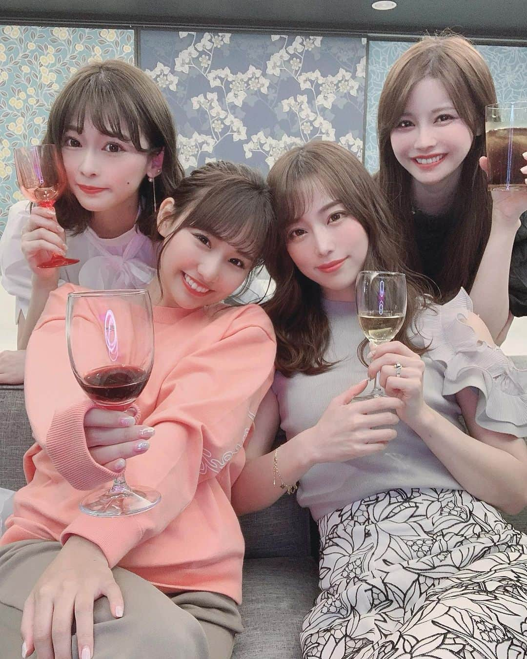 鈴木 あやさんのインスタグラム写真 - (鈴木 あやInstagram)「. ホテルでお泊まり女子会した🏨🥂♥️ . . #名古屋 #nagoya #ホテル女子会 #お泊まり女子会 #お泊まり会 #女子会 #コーデ #code #coordinate #ootd #セルカ #selca #shooting #ootd #fashion #fashiongram #fashionista #fashionblogger #today #todayscode #更新サボってごめんなさい #生きてます」6月7日 20時58分 - ayachu69