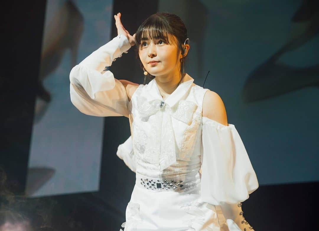 高橋有紀のインスタグラム：「#femmefatale zepp haneda @arigato_v  #頓知気さきな Liveヘアメイク担当させてもらいました！儚く圧倒的キュートなさきちゃん、パフォーマンスもMCも最高でした💕 鼓動のパフォーマンスしてるさきなちゃん特に好き！ #hairmake #osakana_yuki」