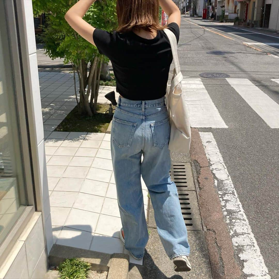 yan___5さんのインスタグラム写真 - (yan___5Instagram)「. . ZARAのクロップド丈T。 安くて可愛い♡ . . Tシャツ/バッグ　#zara デニム　#moussy #カジュアルコーデ#シンプルコーデ #クロップド丈」6月7日 21時27分 - yan___5